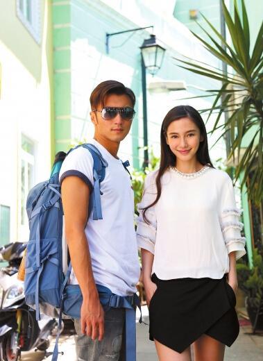 谢霆锋讲解生吃章鱼 angelababy大呼"不敢看"