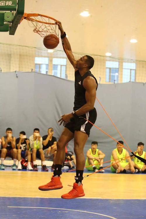 霍华德造访河北省体育局训练基地,指导省男篮青年队