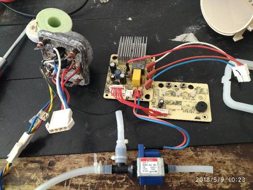 这是一个挂烫机,现在能正常加热,但是电磁泵不工作,电磁泵我测试了