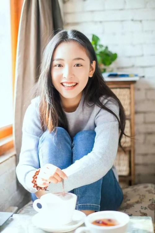 吴倩已经凭借自身的实力成功摆脱了武大校花的标签,成为了一个真正的