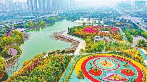 首页>图片频道>天下观>  深秋时节,许昌市中央公园秋色尽染,五彩斑斓