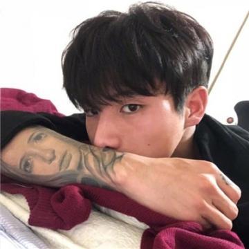 qq个性头像男生霸气成熟一点的 帅气超有范的男生qq头像