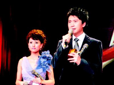 图:美女张蕾夺冠 有望主持春晚