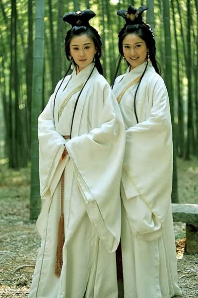 乔公二女秀色钟,秋水并蒂开芙蓉