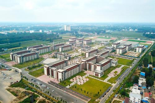 恒大援建河南省太康县家印高中