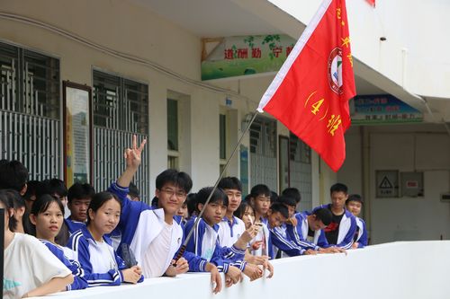 逐梦青春 高三起航——陵水中学2021届高三入楼仪式