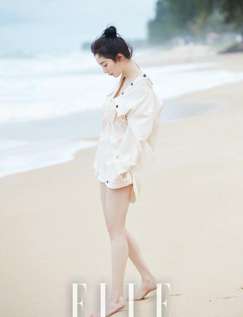 好清凉!杨幂杂志大片给你一种夏天的感觉!