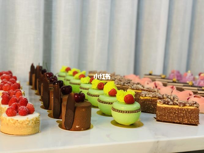 法式西点_法式风格_慕斯蛋糕_美食_美食展示