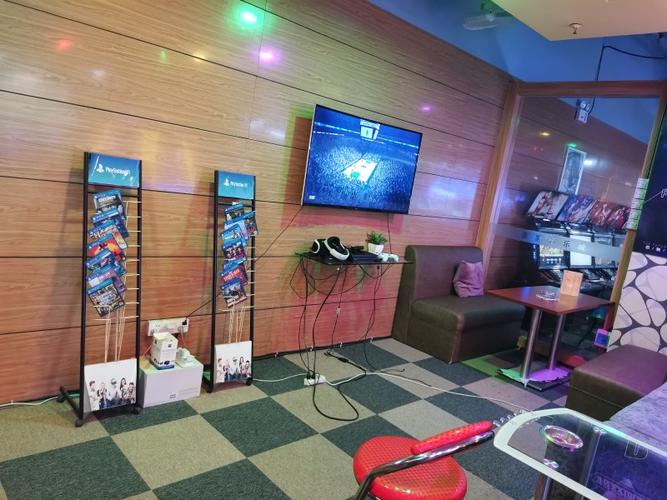 ps4游戏厅也太贵了,30元一小时.