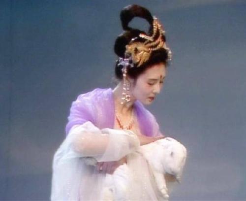 月亮上的"玉兔"到底是怎么来的?有五种说法,第二种最不靠谱