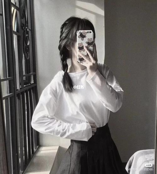 手机挡脸头像女 礼貌拿图,谢谢_素材_头像