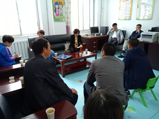刘兰君,苟剑虹带领工作组深入桥头镇中心幼儿园对学前教育工作进行
