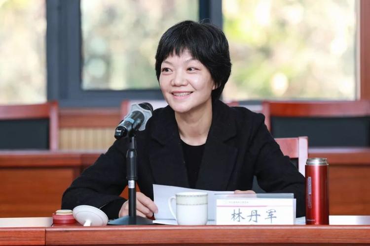 会议由浙江省妇女联合会副主席 林丹军主持.