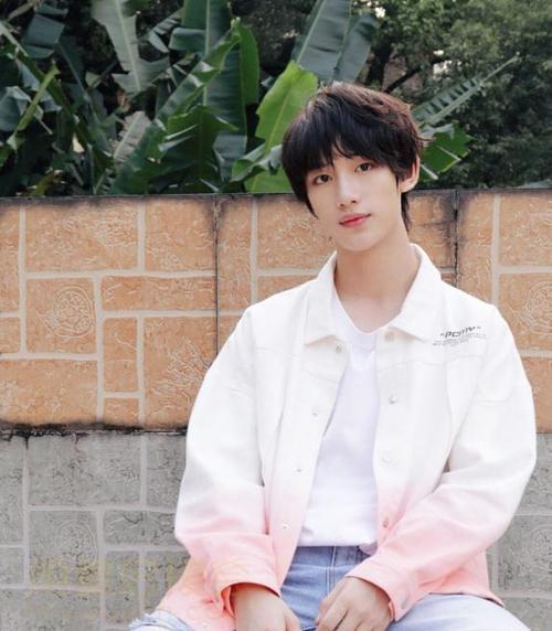 丁程鑫清新写真 丁程鑫图片大全