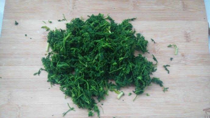 麦蒿是一年生草本植物,属十字花科,喜欢生长在麦地里,所以有了麦蒿