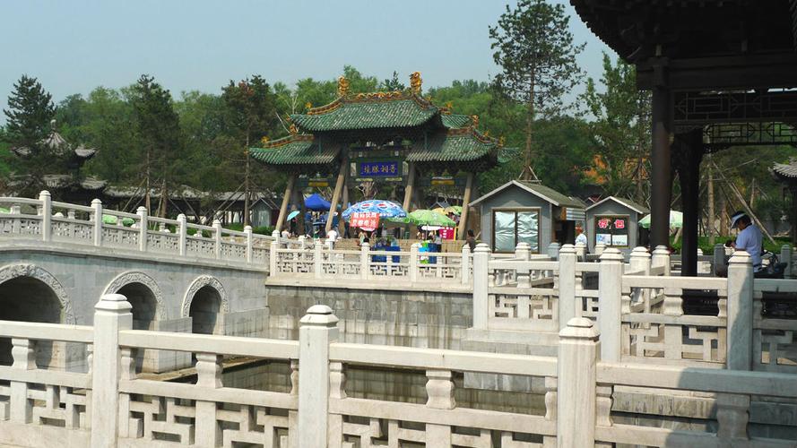  p>晋祠公园位于太原市区西南25公里处的悬瓮山麓,为 a target="