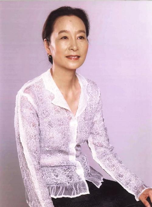 国民婆婆奚美娟:为挽留丈夫高龄生子,被抛弃26年同剧演戏