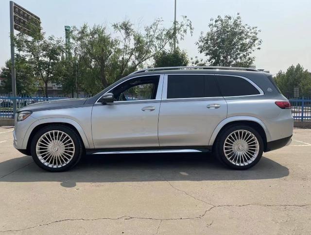 美规奔驰迈巴赫gls600双拼色现车供应