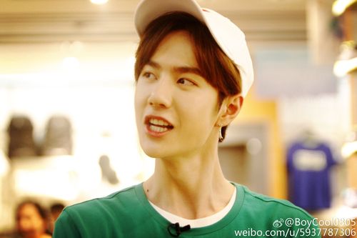 160520 特步一日店长活动 #uniq王一博