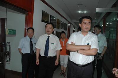 哈尔滨秋林公司历史文物陈列馆接待首批参观领导