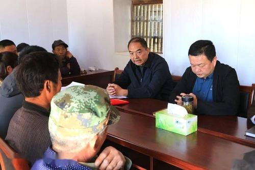快讯!泗水一省派支部书记被授予这个小山村的荣誉村民