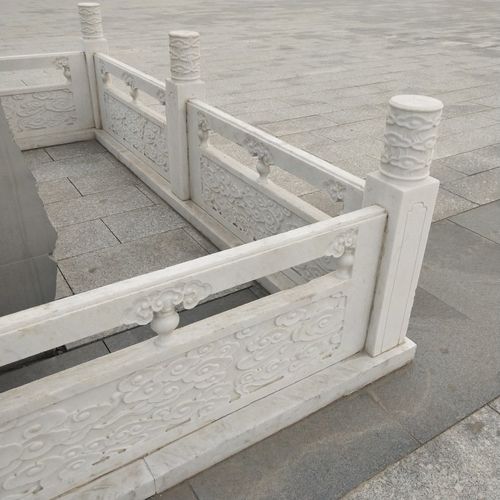 多红雕塑厂家直销石雕栏板汉白玉石材护栏石头护栏阳台石柱围栏大理石