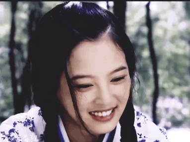 辛芷蕾出道作品——2011年《画皮》电视剧,饰演盲女素素.