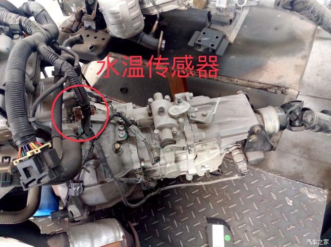 2015款五菱宏光15的水温传感器在哪个位置