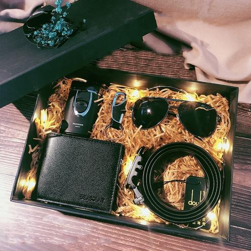 男朋友生日礼物送什么(给男朋友买生日礼物买什么好)