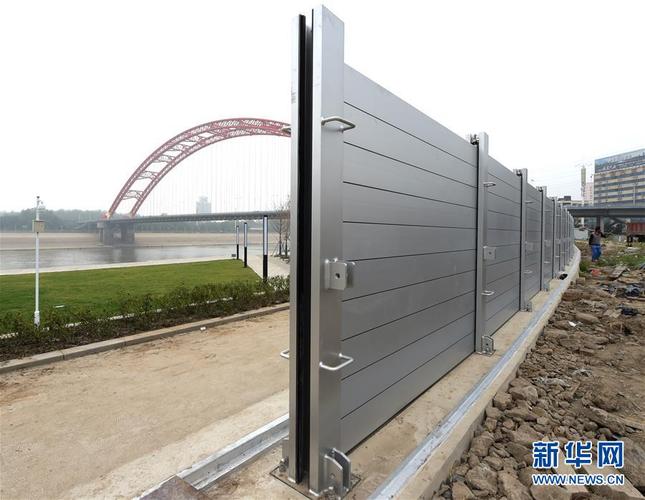国产"抗洪神器"——拼装式防洪墙在武汉投入使用