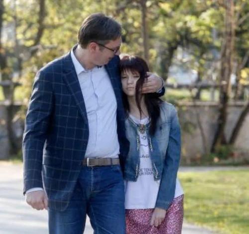 jpg 武契奇女儿:生无可恋脸 .jpg