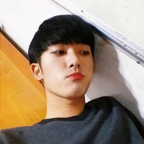 自拍男生头像个性网