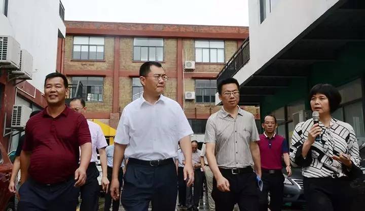 南方报业传媒集团党委书记刘红兵率队到泛家居电商创意园考察