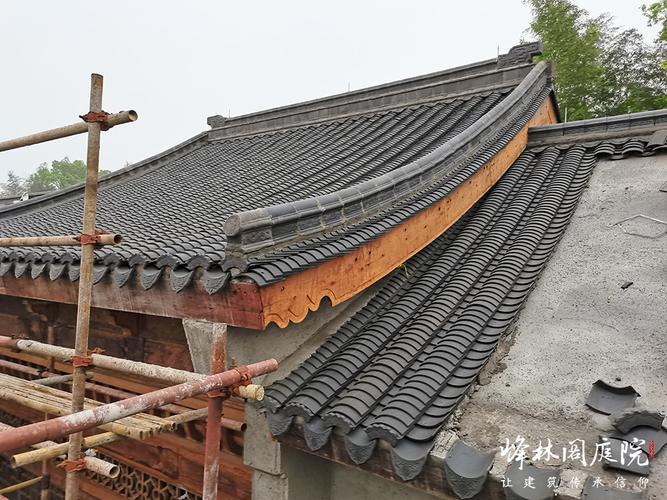 自建四合院施工实景!屋面盖瓦大气上档次