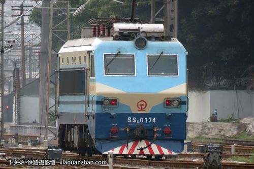 机车名称:韶山8型电力机车 ss8 车&nbsp&nbsp&nbsp 号:174 生产厂商