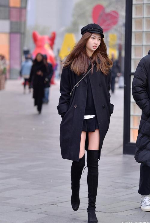 冬天就要穿过膝靴,而且要修身的款式,才能展现身材的苗条