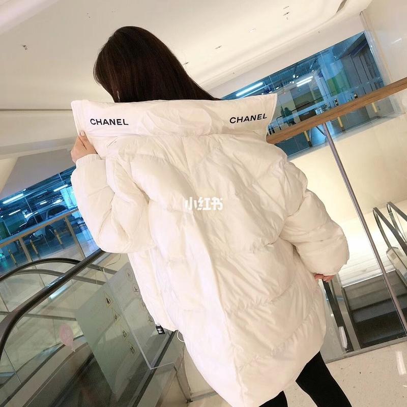 chanel香奈儿2019新款短款白色羽绒服_香奈儿怎么样_羽绒服_时尚_穿搭