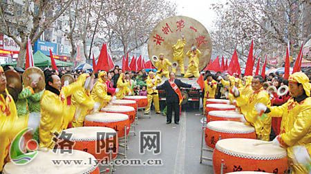 正月十五耍社火 县区群众乐翻天