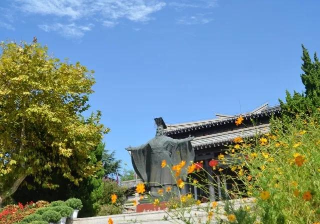青岛西海岸新区珠山风景区(灵珠山) 电话:0532-86833166 地点:琅琊台
