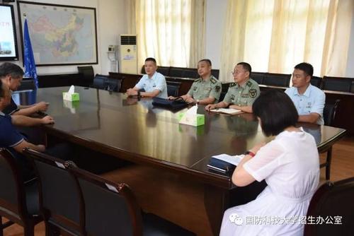 前沿交叉学科学院绵阳中学咨询现场→↑成都树德中学咨询现场王怀民