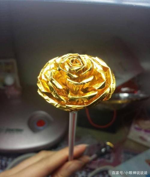 糖纸diy漂亮的金纸玫瑰花做法图解教程