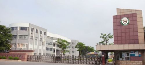 2019光明高级中学中考录取分数线是多少