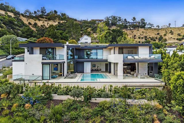 顶级餐厅,和所有的娱乐日落大道已经提供在西好莱坞,在附近的比弗利山