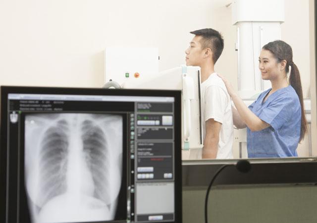 拍胸片x光片胸透能查出什么怎样进行减少辐射优点副作用