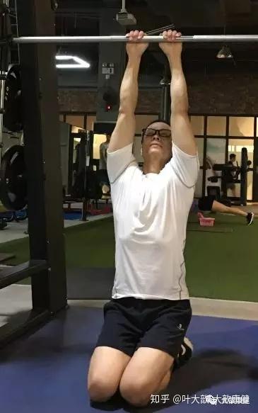 当然,除此之外,在肱二头肌的力量训练之后的拉伸恢复不仅仅局限在