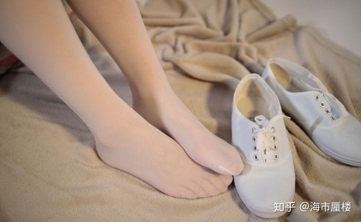 女生什么样的脚算好看?