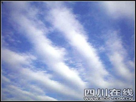 奇怪云朵网上疯传 网友称拍到震前地震云