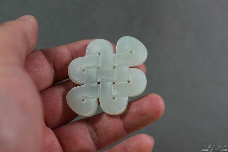 文物商店库存中国结形玉佩