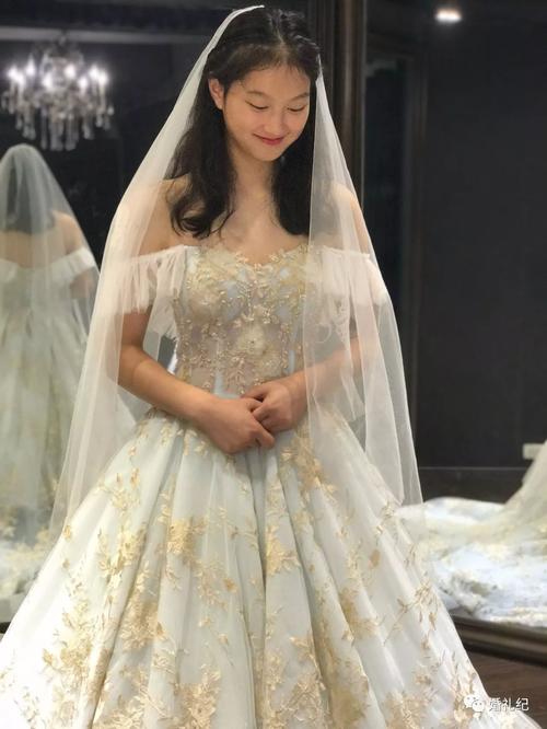 110斤的平胸新娘是如何选到显瘦又显胸大的婚纱试纱记