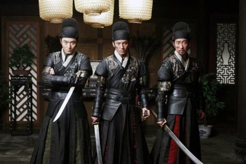 明朝锦衣卫中,千户,百户,总旗分别是多大的官职?